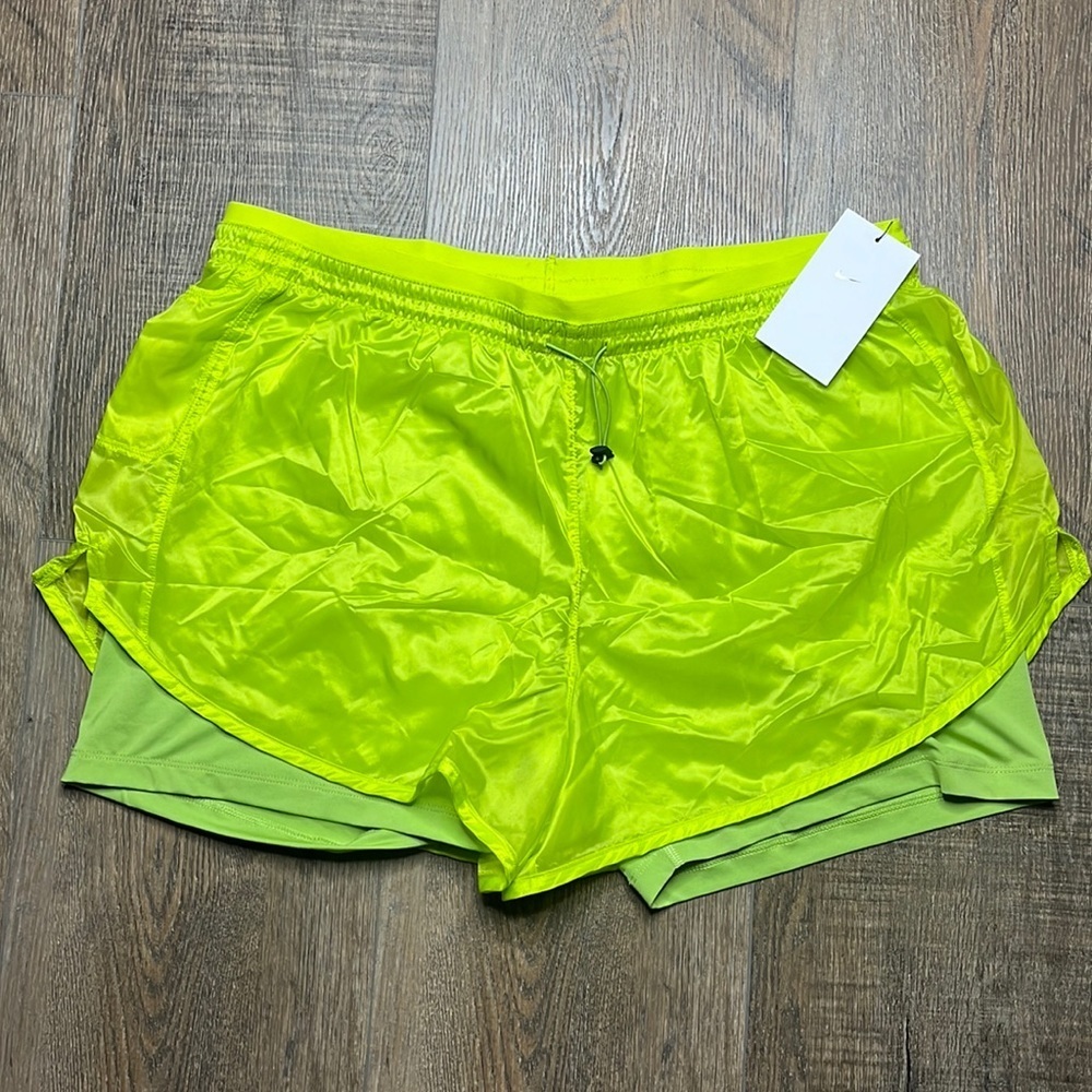 Women’s Nike Green Tempo Luxe Running Shorts XL - Picture 2 of 9